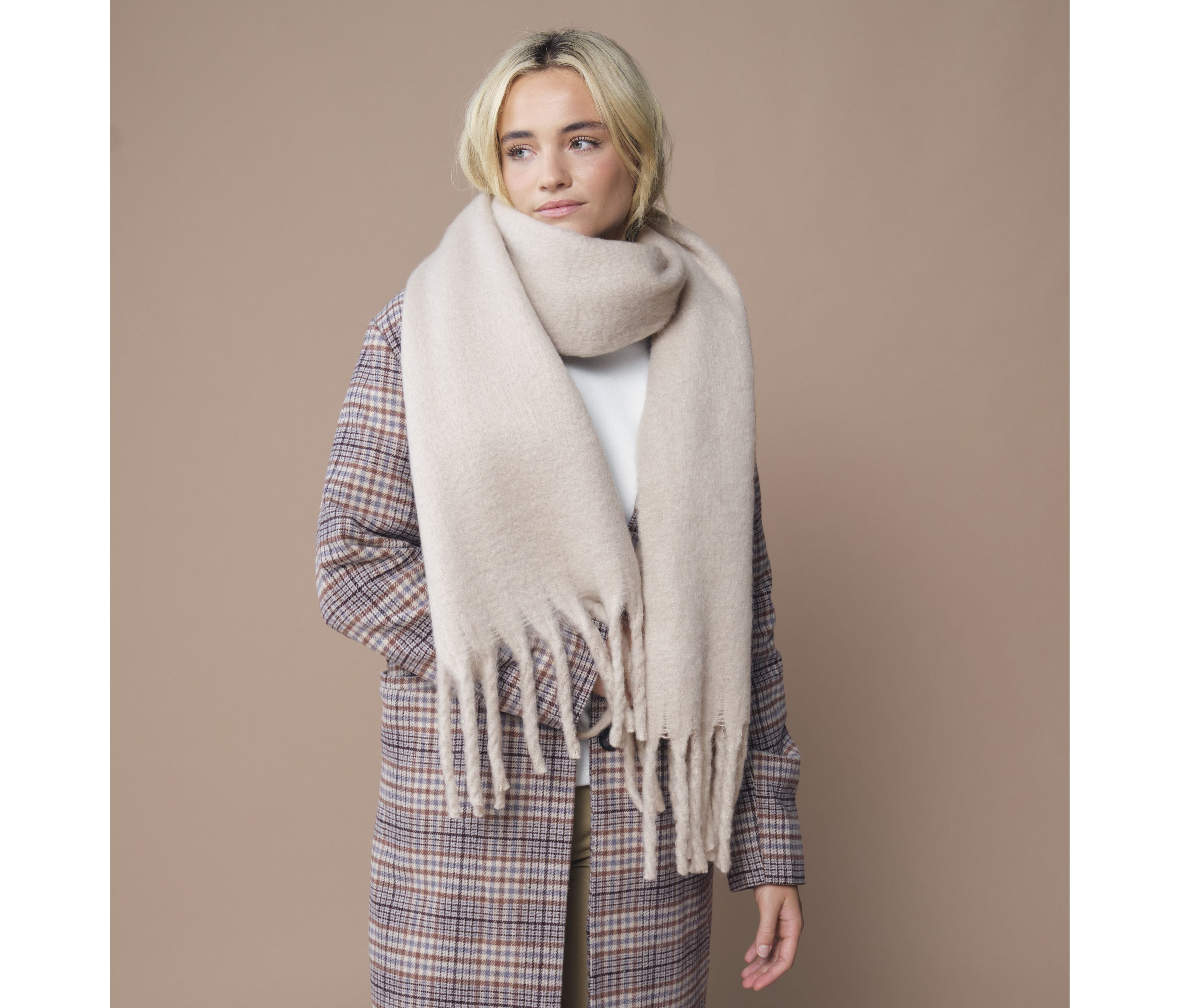 FLUFFY SCARF